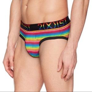 2(X)IST PRIDE BRIEFS